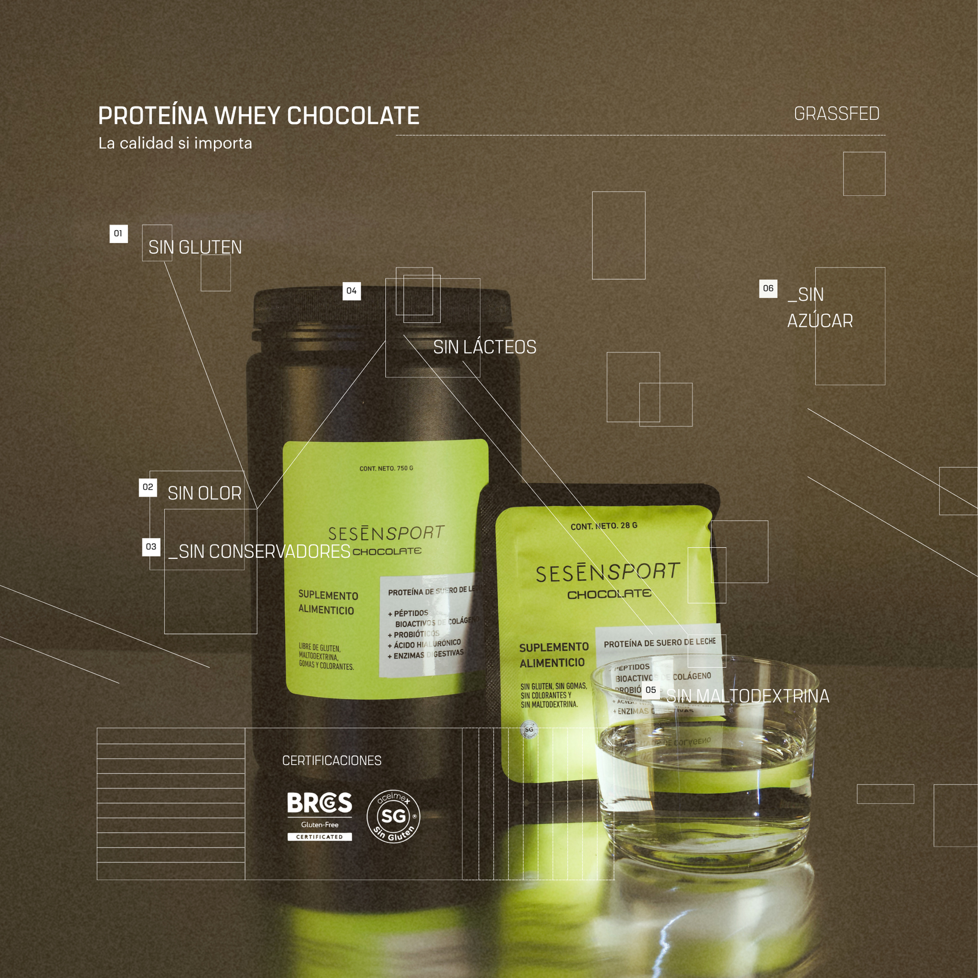 Proteína y colágeno sabor Chocolate suplemento en polvo con un vaso de agua