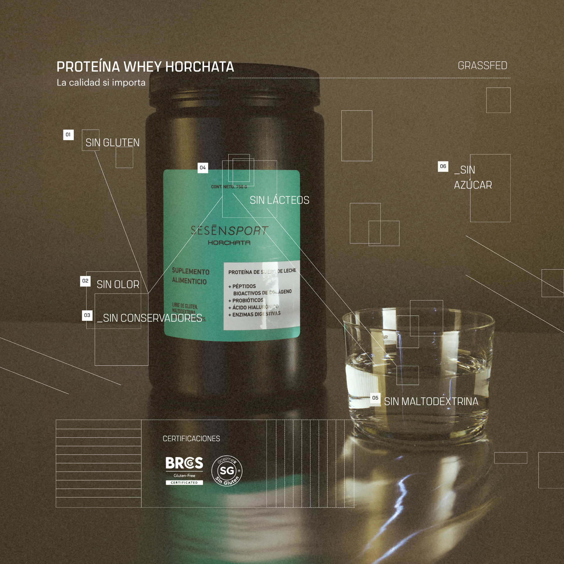 Proteína whey sabor horchata en envase negro con etiqueta verde, acompañada de un vaso, destacando que es sin gluten, sin azúcar y sin conservadores.